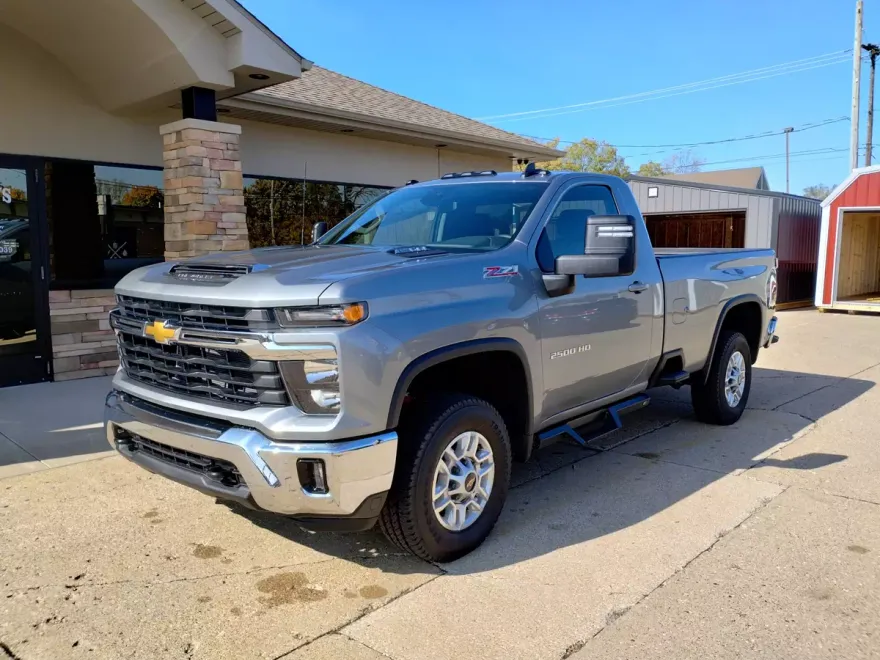 2024 Chevrolet Silverado LT photo 1