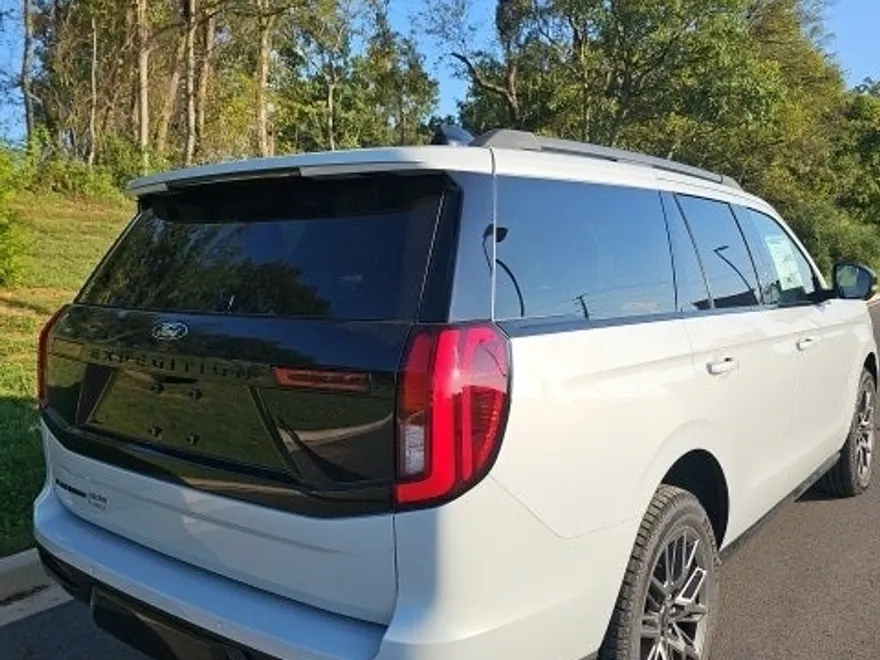 2025 Ford Expedition Platinum photo 1