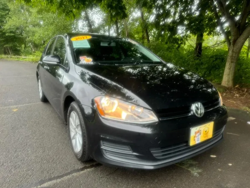 2017 Volkswagen Golf TSI S photo 1