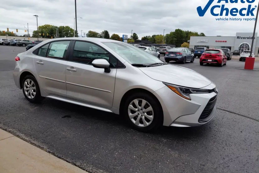 2026 Toyota Corolla LE photo 1