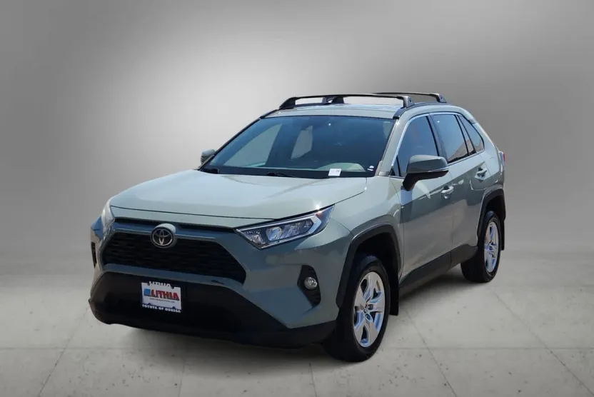 2020 Toyota RAV4 XLE photo 1