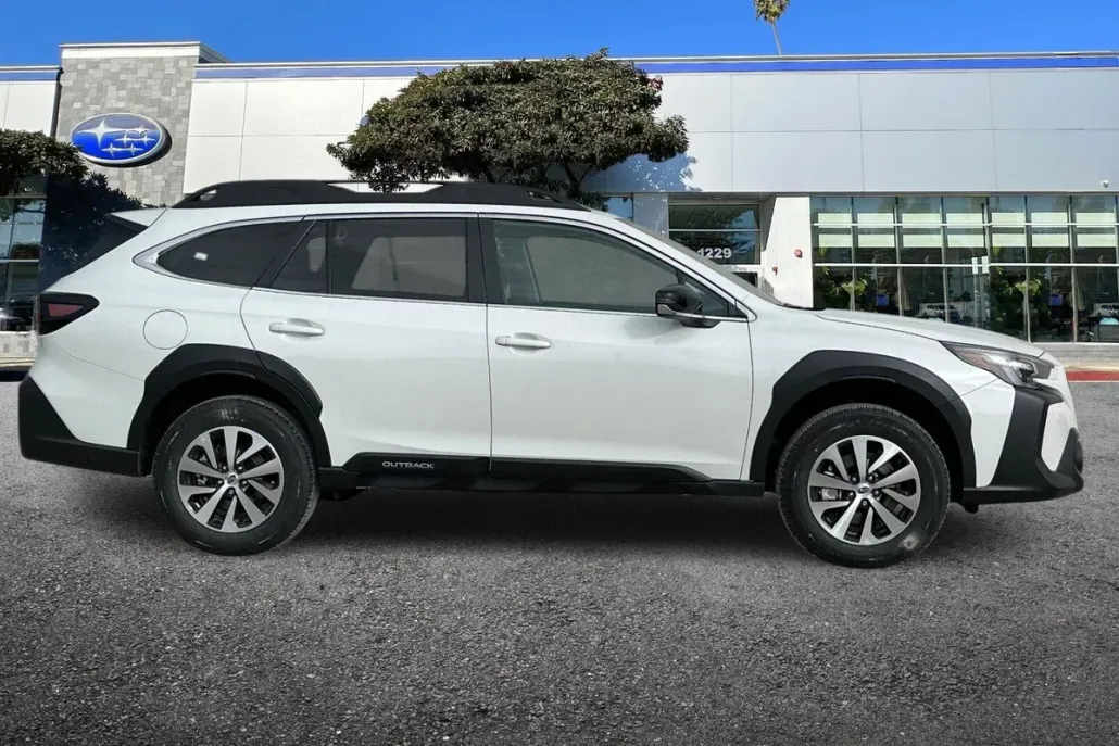 2025 Subaru Outback Premium photo 1