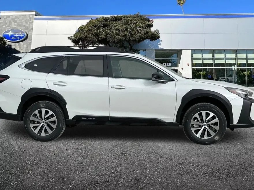 2025 Subaru Outback Premium photo 1