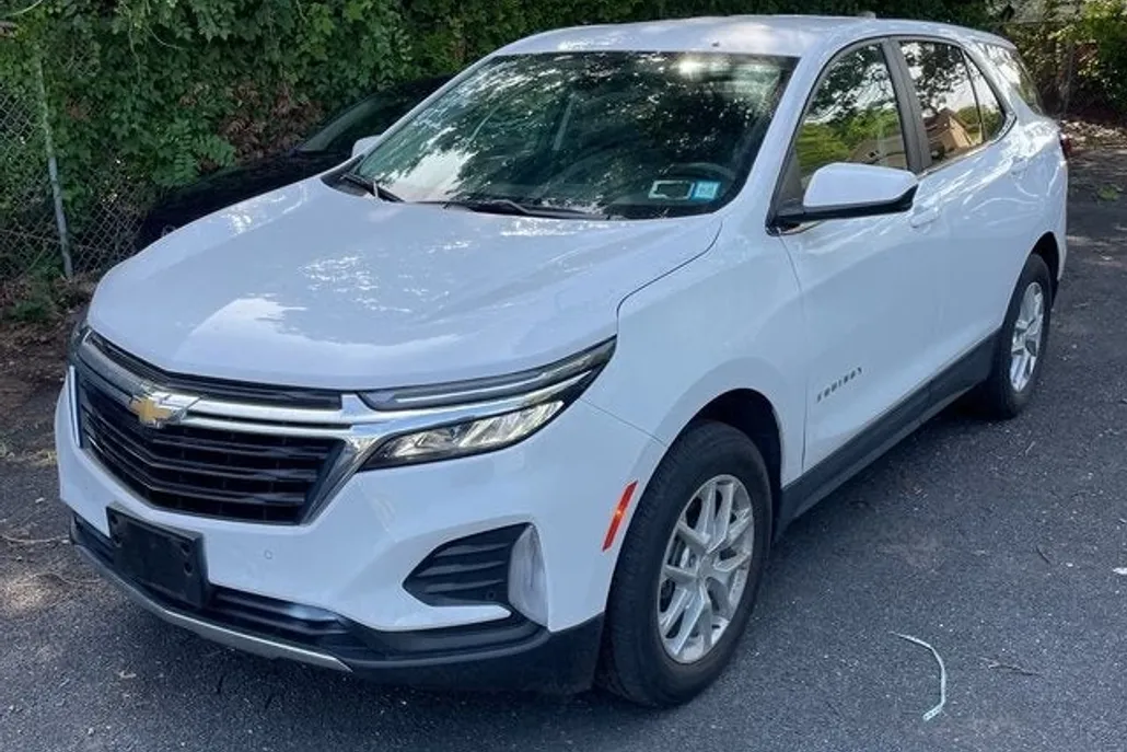 2022 Chevrolet Equinox LT photo 1