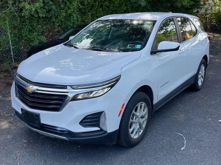2022 Chevrolet Equinox LT photo 1