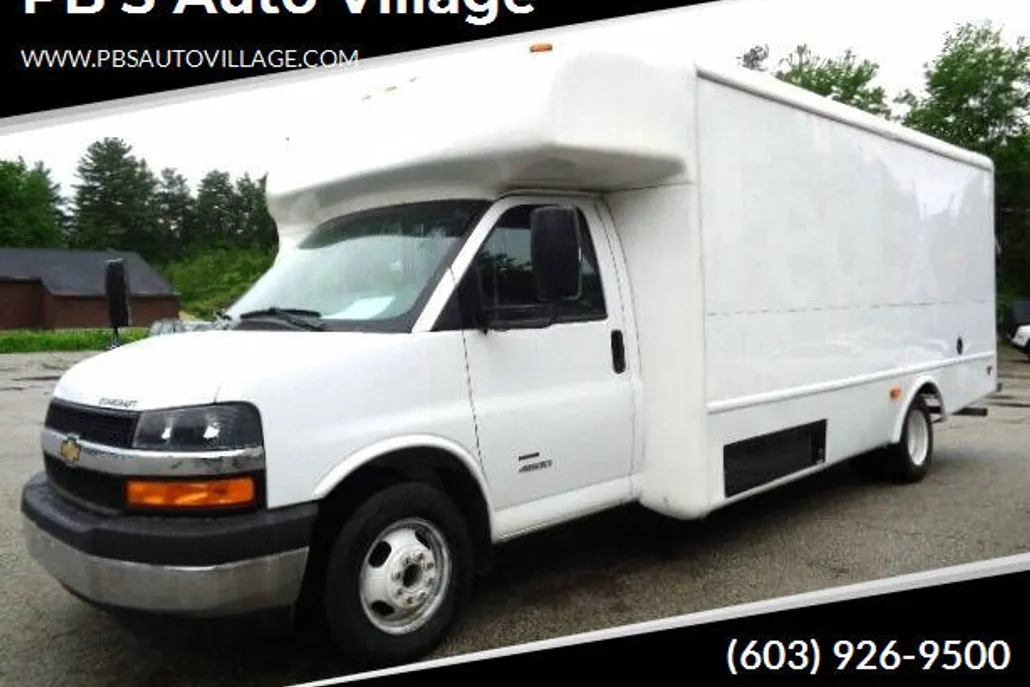 2019 Chevrolet Express Cutaway photo 1