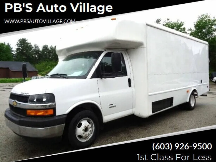 2019 Chevrolet Express Cutaway photo 1