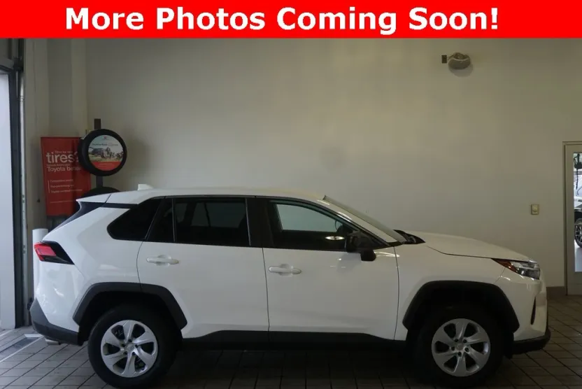 2024 Toyota RAV4 LE photo 1