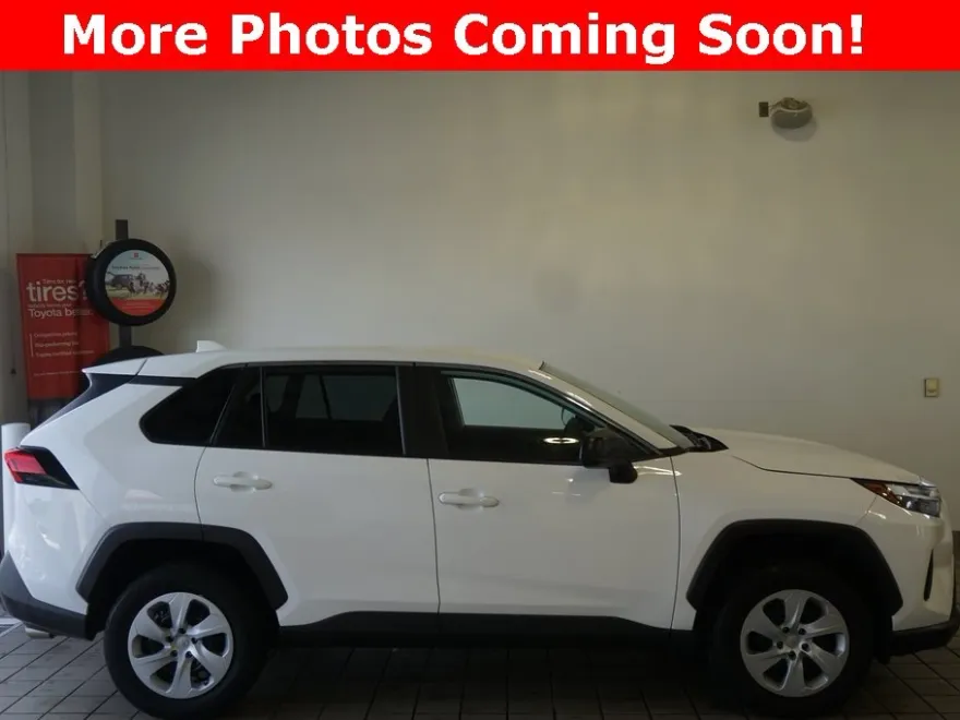 2024 Toyota RAV4 LE photo 1