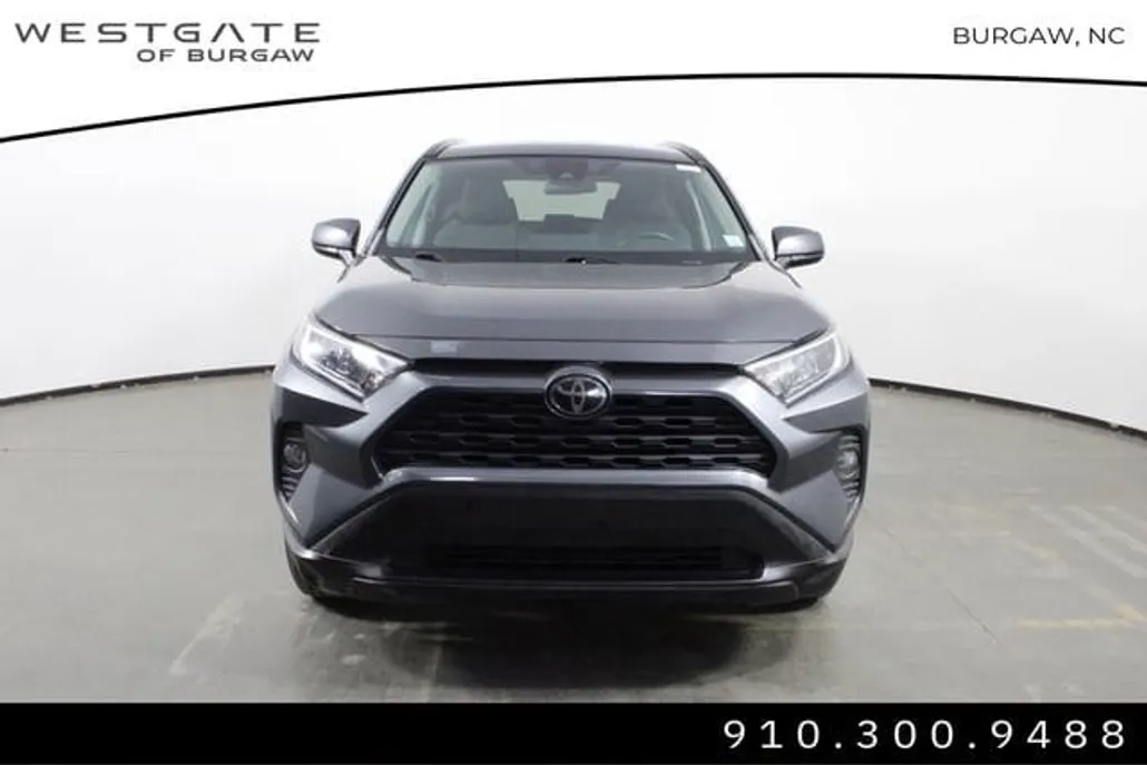 2020 Toyota RAV4 XLE photo 1