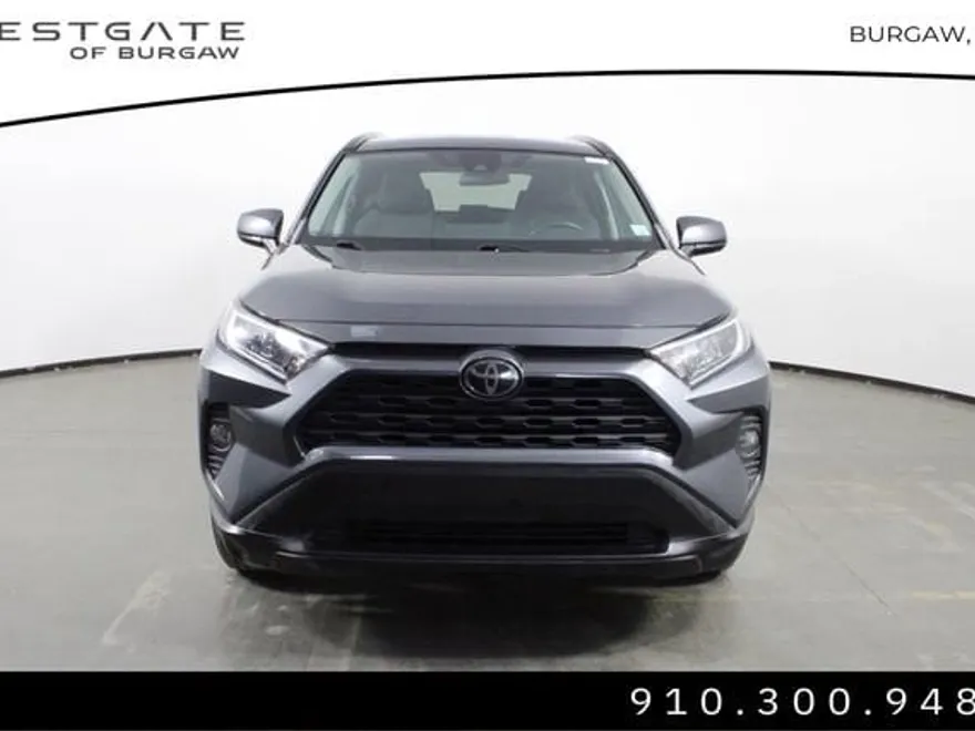 2020 Toyota RAV4 XLE photo 1