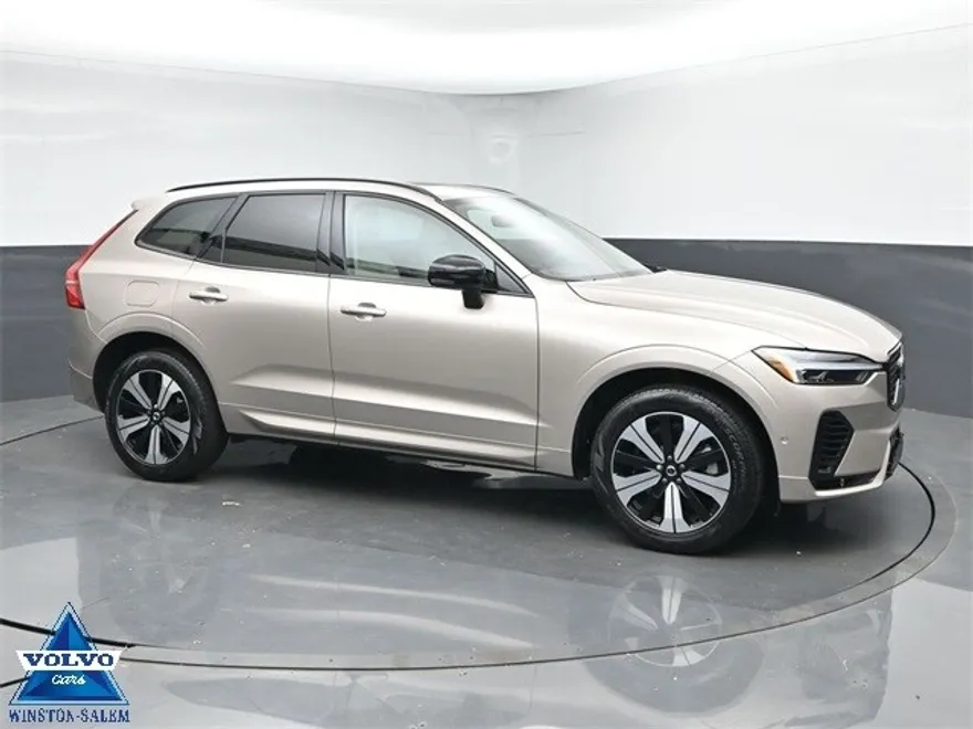 2024 Volvo XC60 Recharge T8 Plus photo 1