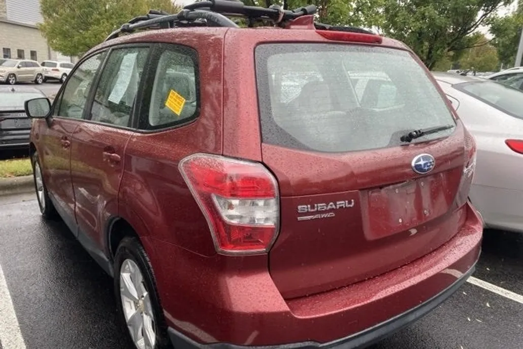 2016 Subaru Forester 2.5i photo 1
