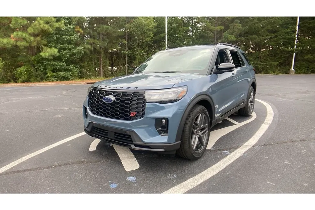 2025 Ford Explorer ST photo 1