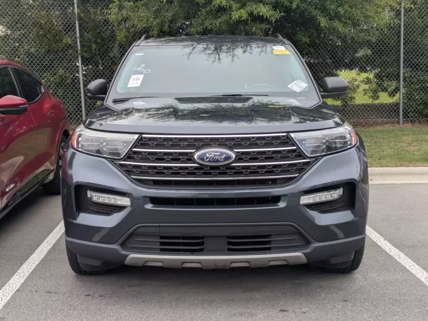 2022 Ford Explorer XLT photo 1
