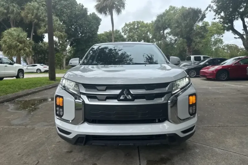 2024 Mitsubishi Outlander Sport SE photo 1