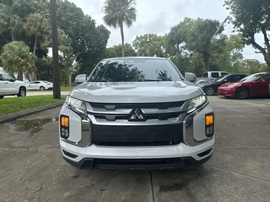 2024 Mitsubishi Outlander Sport SE photo 1