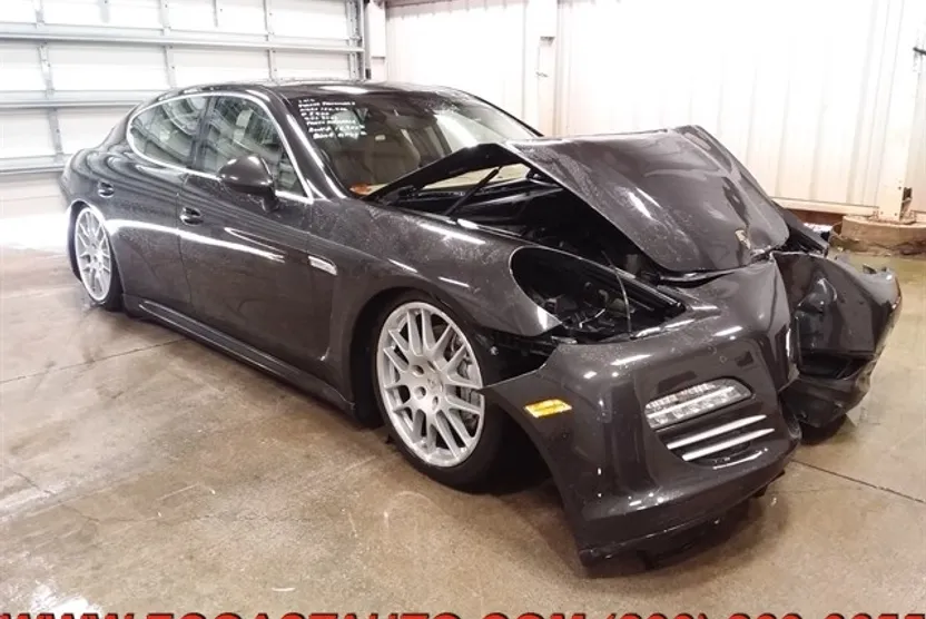 2010 Porsche Panamera S photo 1