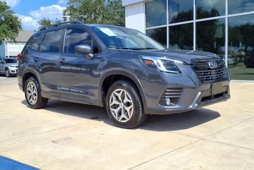 2023 Subaru Forester Premium photo 1