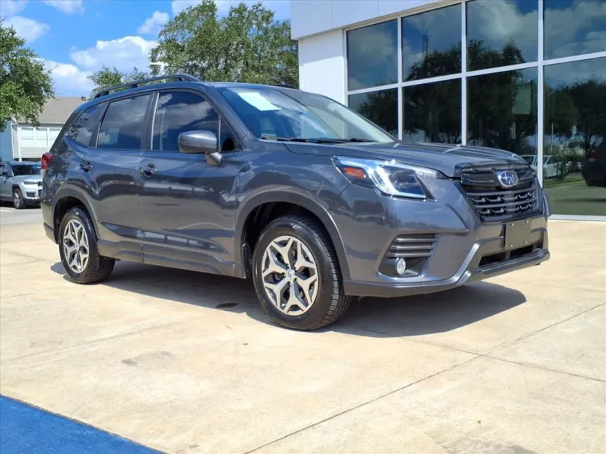2023 Subaru Forester Premium photo 1