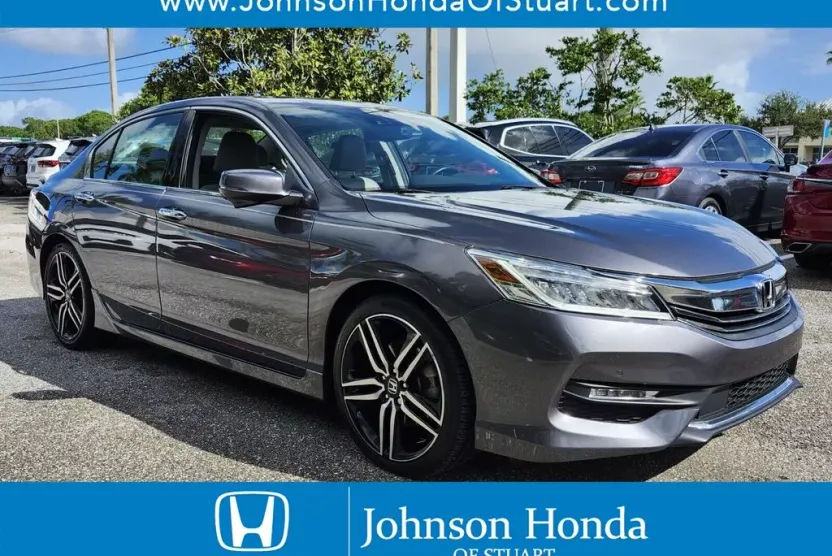 2017 Honda Accord Touring photo 1