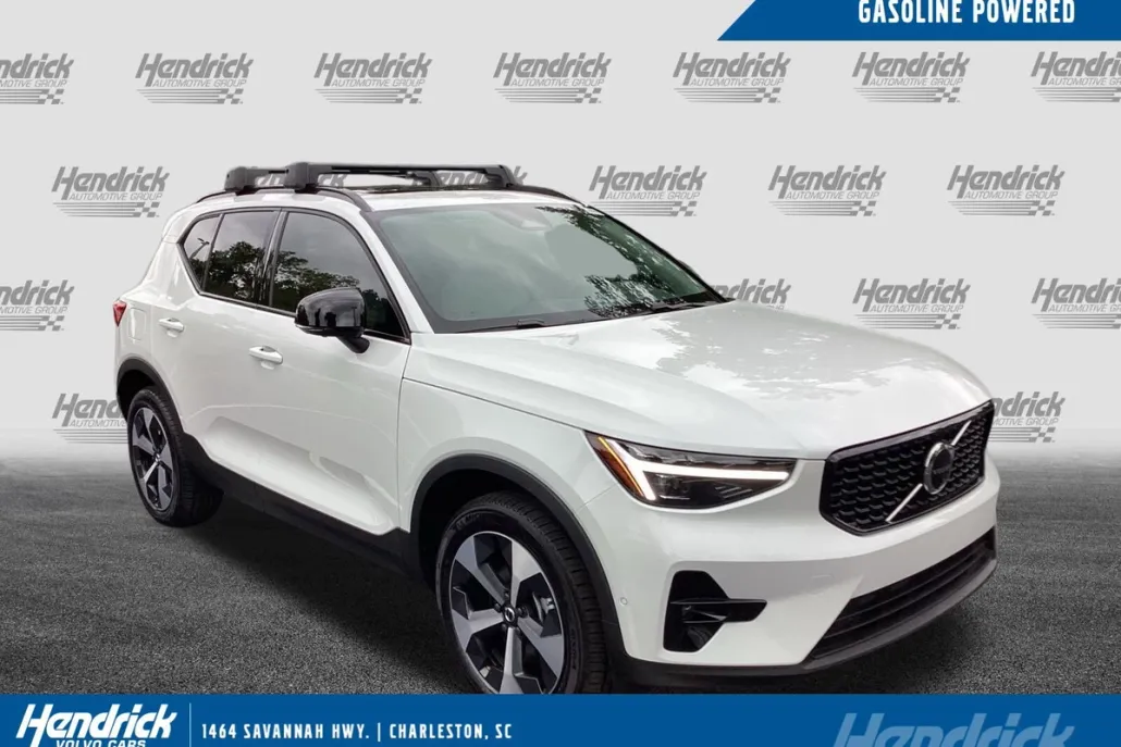 2026 Volvo XC40 Plus photo 1