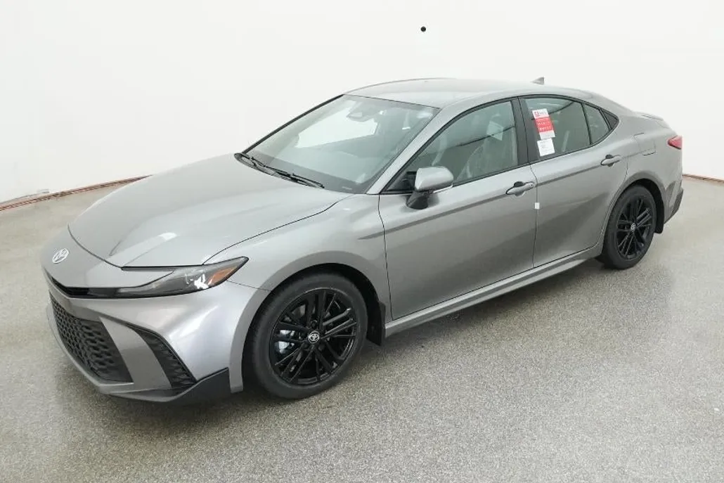 2026 Toyota Camry SE photo 1