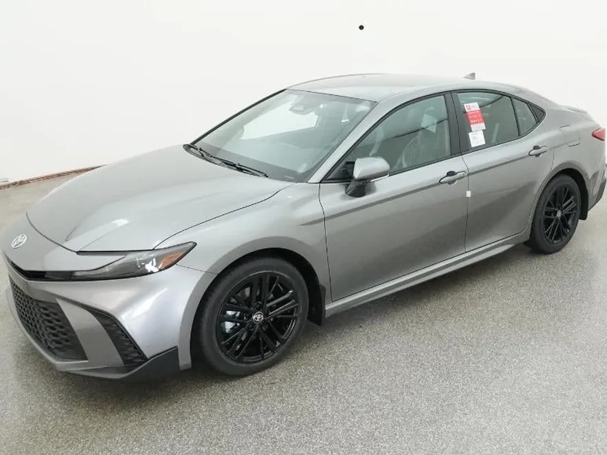 2026 Toyota Camry SE photo 1