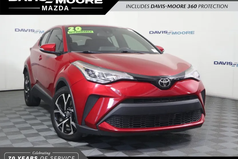 2020 Toyota C-HR XLE photo 1