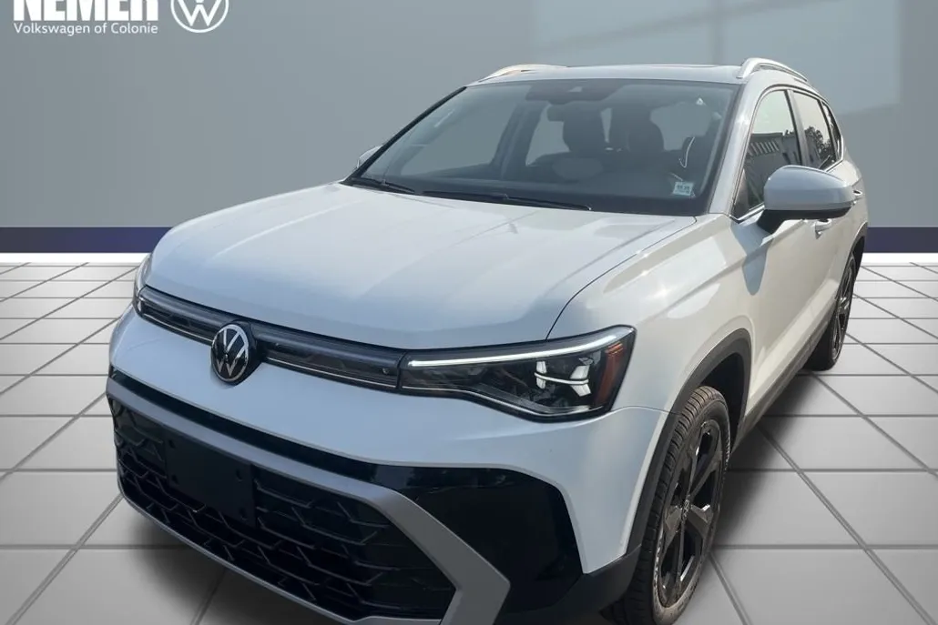 2025 Volkswagen Taos SEL photo 1
