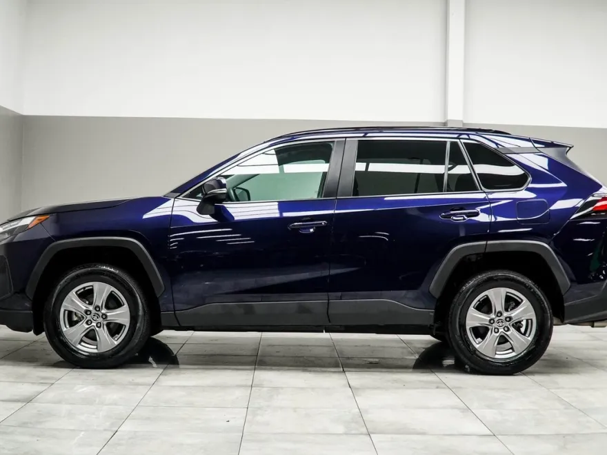 2024 Toyota RAV4 XLE photo 9