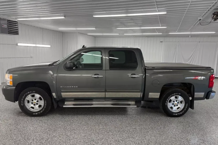 2011 Chevrolet Silverado 1500 LT photo 1
