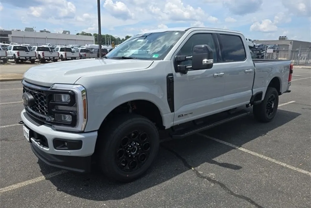 2025 Ford F-250 Lariat photo 1