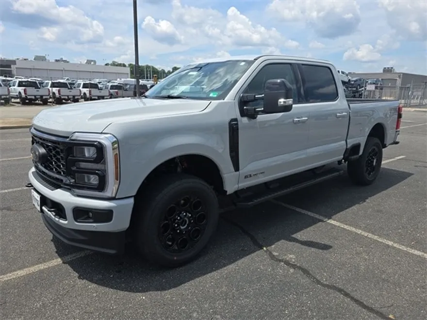 2025 Ford F-250 Lariat photo 1