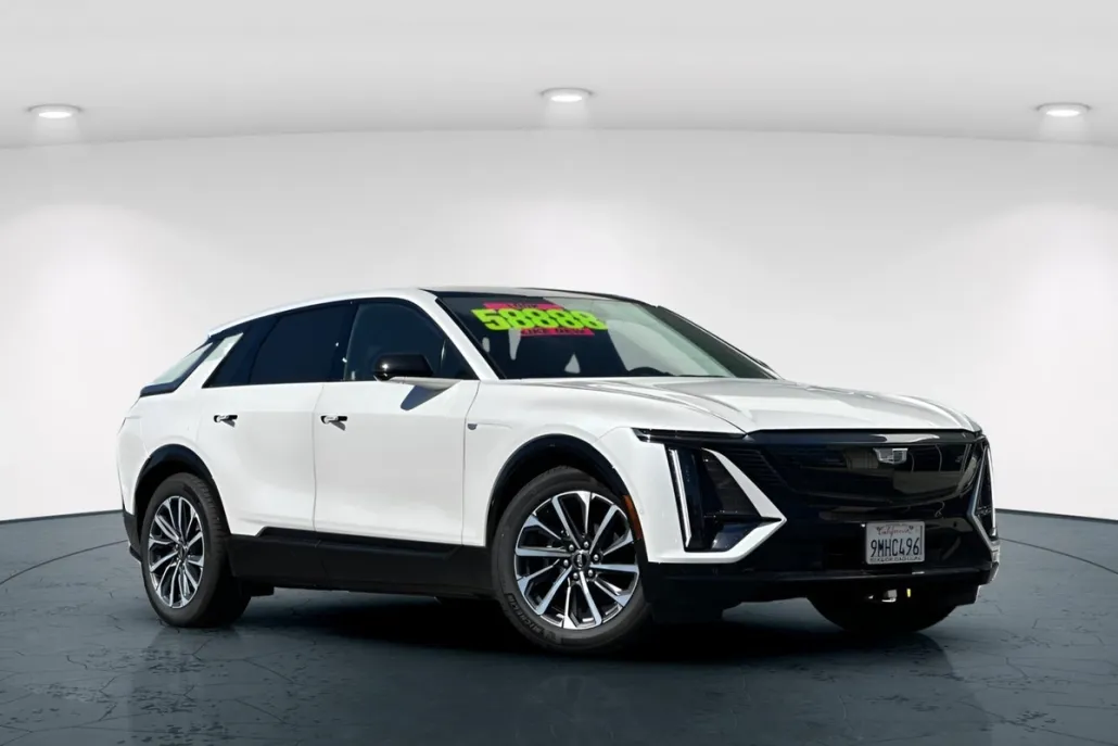 2024 Cadillac Lyriq Sport photo 1