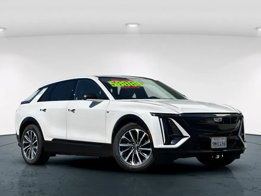 2024 Cadillac Lyriq Sport photo 1
