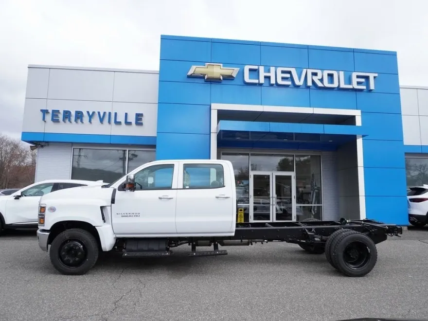 2024 Chevrolet Silverado 5500HD Work Truck photo 1