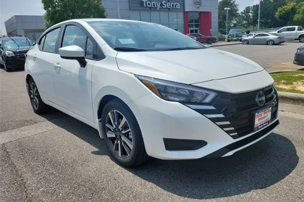 2025 Nissan Versa 1.6 SV photo 1