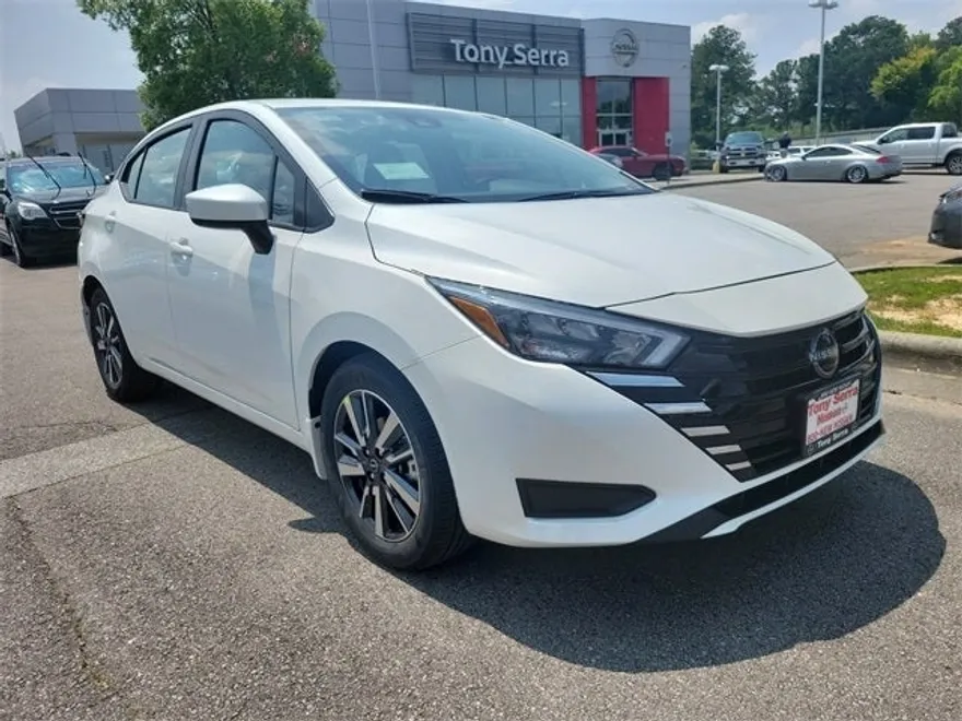 2025 Nissan Versa 1.6 SV photo 1