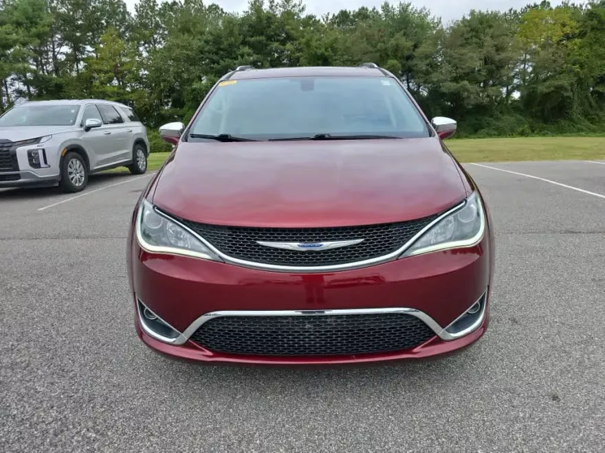 2019 Chrysler Pacifica Limited photo 1