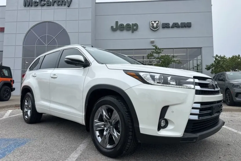 2019 Toyota Highlander Limited Platinum photo 1