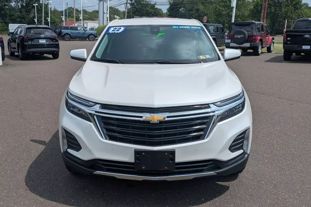 2022 Chevrolet Equinox LT photo 1