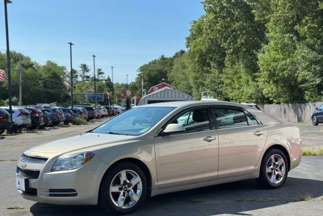 2010 Chevrolet Malibu 1LT photo 1