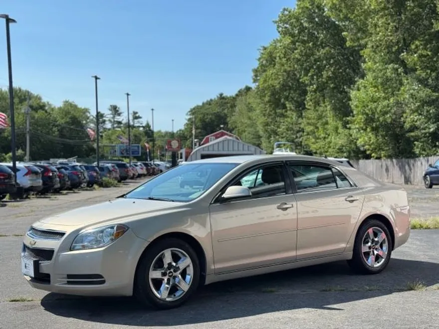 2010 Chevrolet Malibu 1LT photo 1