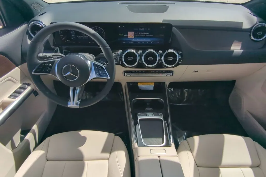2026 Mercedes Benz GLA 250 4MATIC photo 1