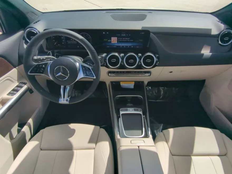 2026 Mercedes Benz GLA 250 4MATIC photo 1