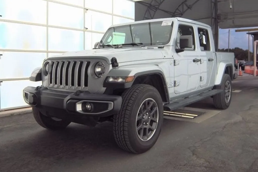 2023 Jeep Gladiator Overland photo 1