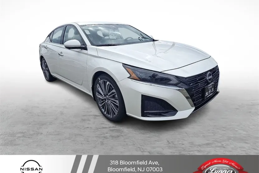 2025 Nissan Altima SL photo 1
