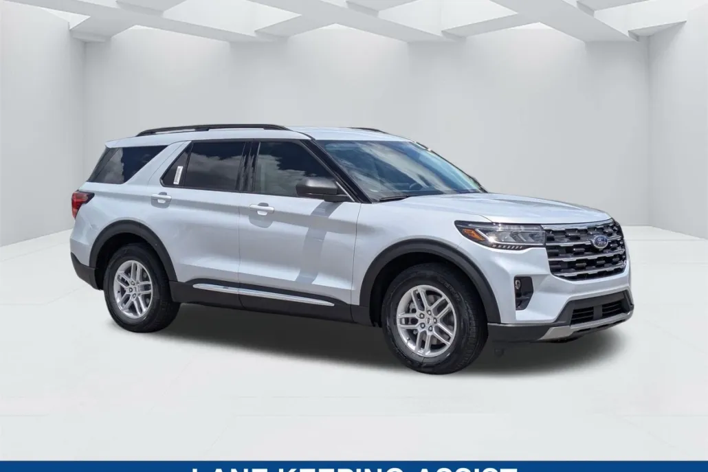 2025 Ford Explorer photo 1