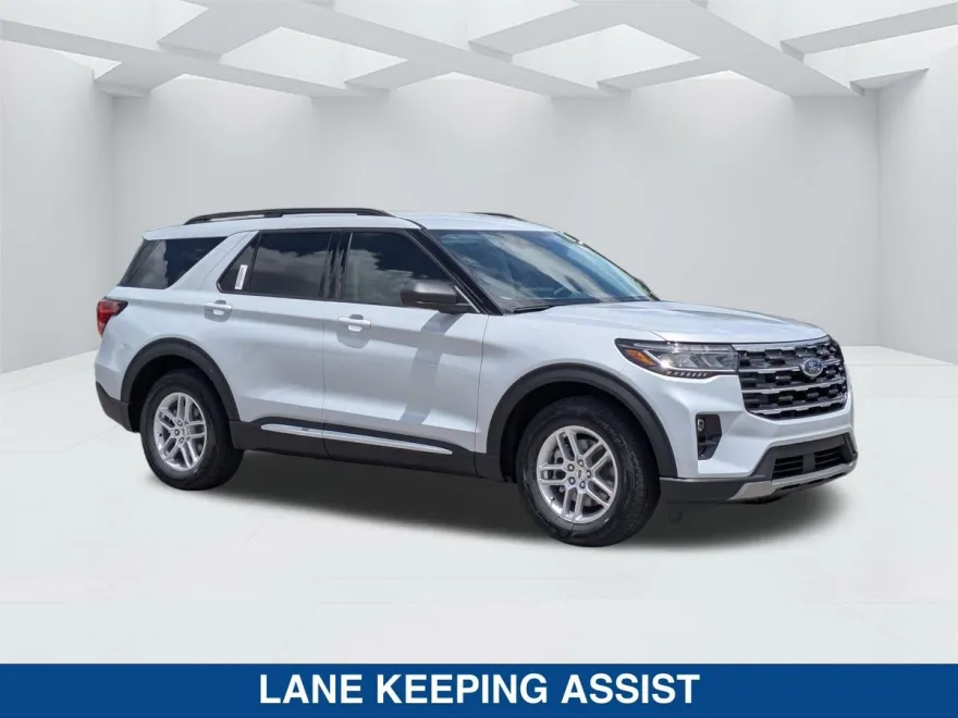 2025 Ford Explorer photo 1